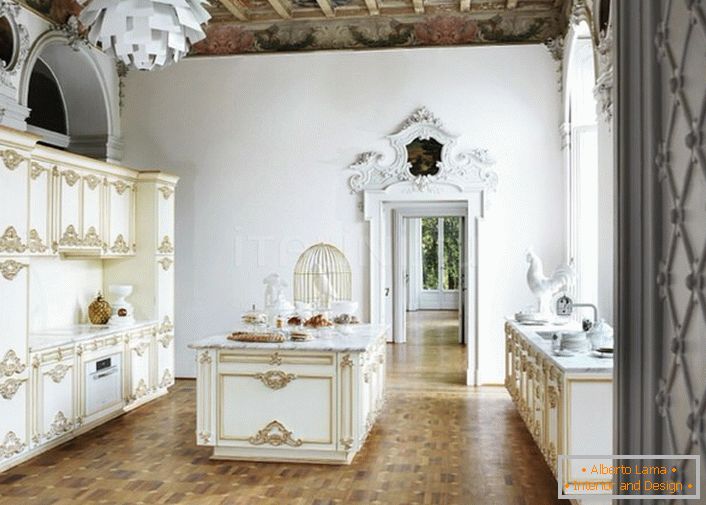 Interijer u baroknom stilu ukrašen je izvrsno, plemenito i funkcionalno.
