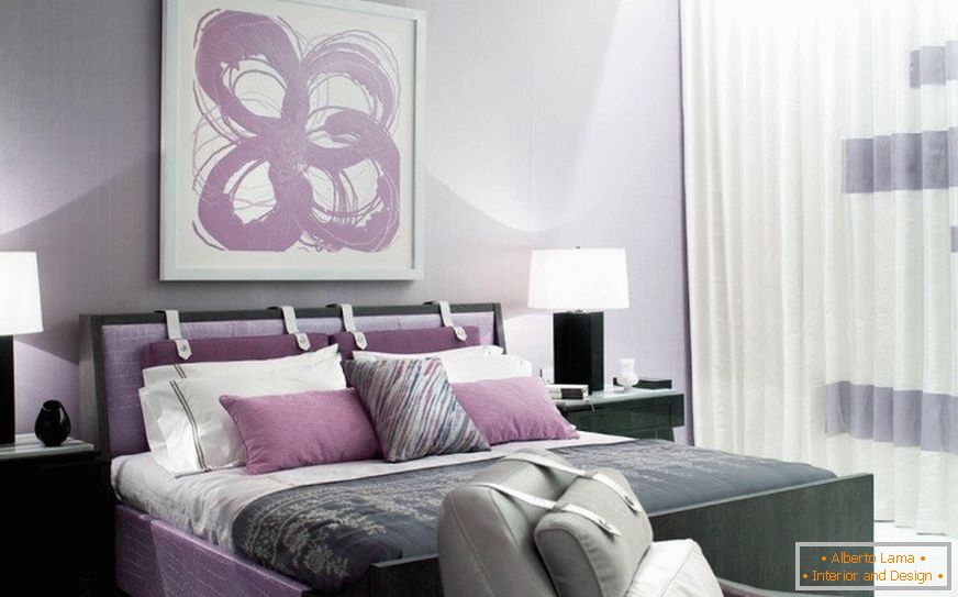 Boja lila u modernoj spavaćoj sobi
