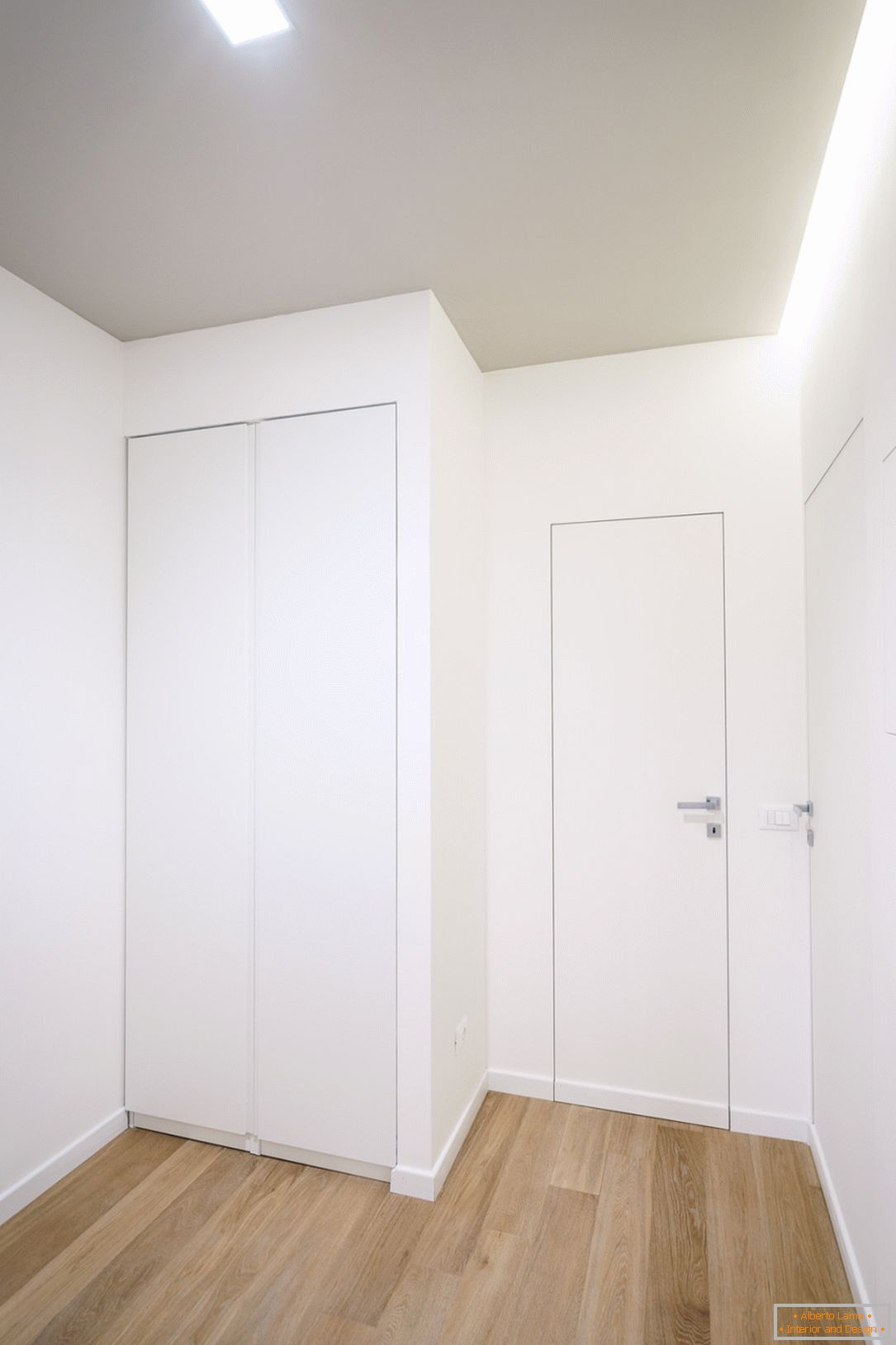 Koridor u bijeloj boji