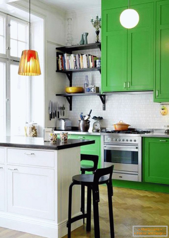 Kuhinja u bijeloj i zelenoj boji