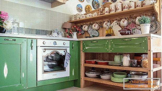 dekor male kuhinje u stilu Provence