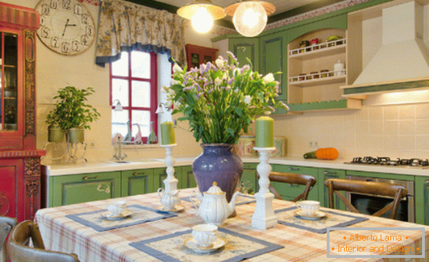 mala kuhinja u stilu Provence fotografije интерьер 