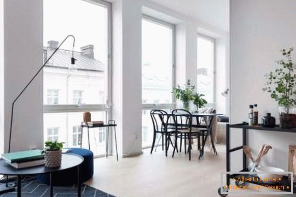 Dizajn malog studio apartmana od 30 m2 - fotografija dnevnog boravka i blagovaonice