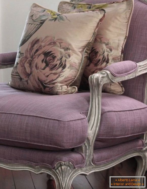 Fotelja u stilu Provence
