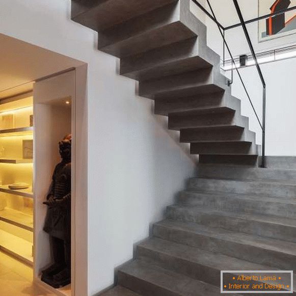 Betonska stubišta u privatnoj kući u modernom stilu