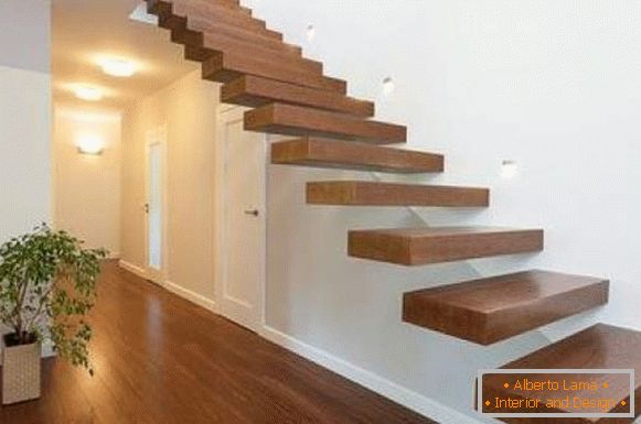 konzola деревянные лестницы в частном доме - фото в интерьере