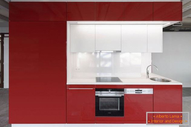 Dizajn mini kuhinje u crveno