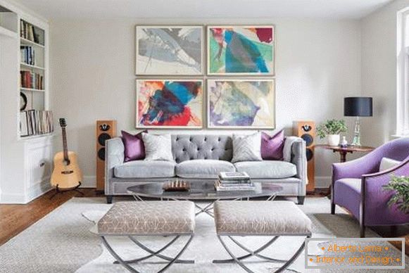 Luksuzna kauč u srebrnoj boji fotografije u interijeru dnevne sobe
