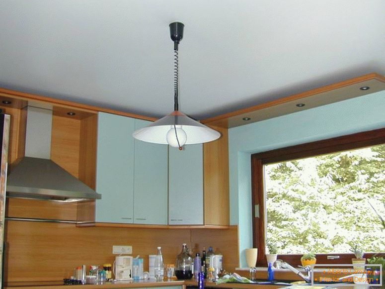 dizajn-strop-in-the-kuhinja-od-gips odbora