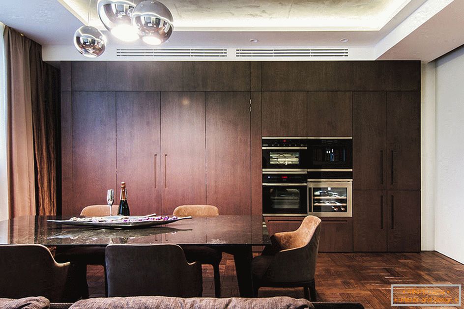 Mali studio apartman s elementima minimalističkog novoizgrađivanja u Kijevu, Ukrajina