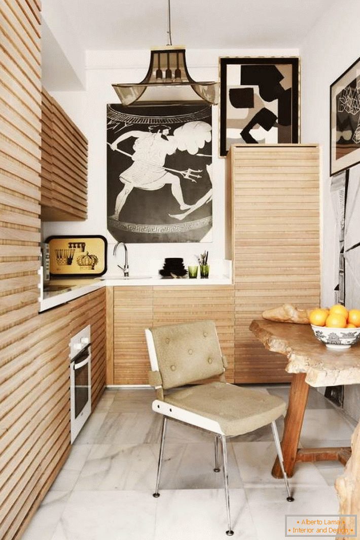 nevjerojatan-drvene-kuhinja-set-u-malom-kuhinja-prostor-uz-s-drvo-blagovaonice-stol-i-retro-stolica-također-lijepom-privjesak-dekor