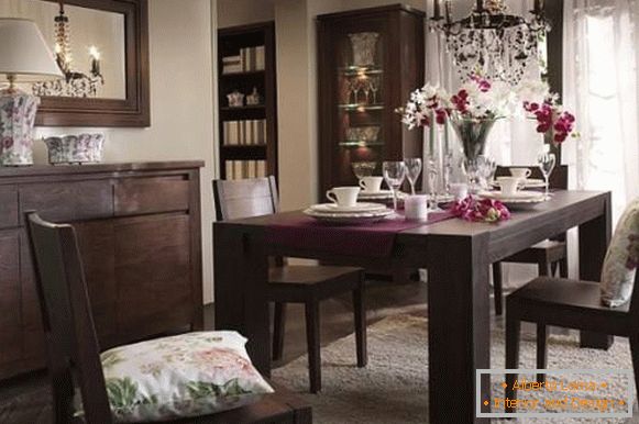 Dekoracija stolova u luksuznim bojama