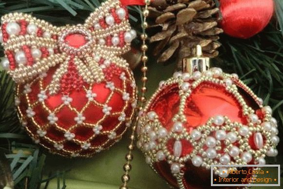 Kako ukrasiti božićnu kuglu - fotografiju s perlama
