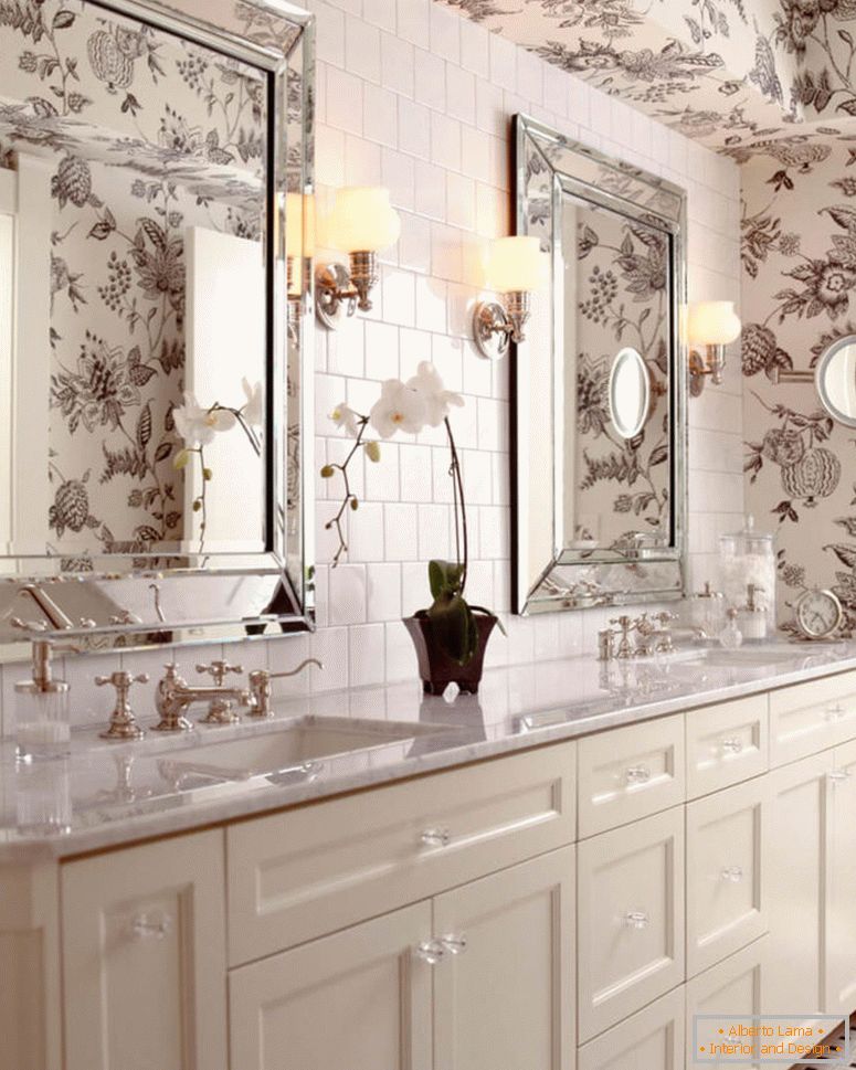 ugljen-bijelo-cvjetno-pozadina-kupatilo-Hyde-Evans-dizajn
