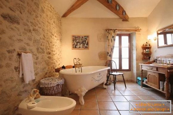 Izvorni udoban stil Provence u kupaonici