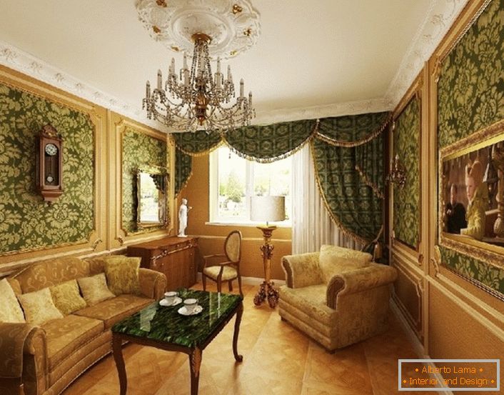 Gost soba u bež i zelene boje u baroknom stilu.