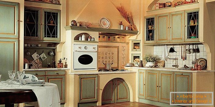 Topla, udobna kuhinja u stilu zemlje je prava radost domaćice.