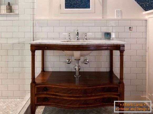 Kabinet za izgrađen-in sudoper s countertop u kupaonici