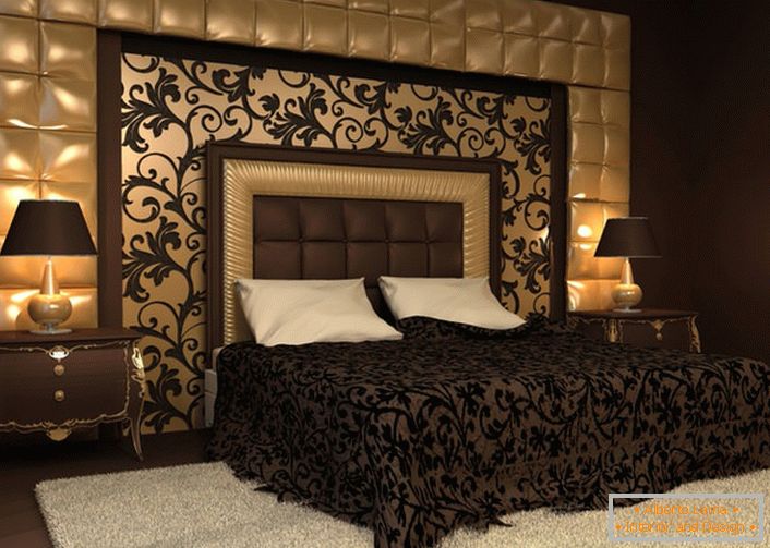 Vrhunac dizajnerskog rješenja bio je naslon sjedala na glavi kreveta i zida, prekriven mekom krpom. Ornamenti na pokrivaču odjekuju ukrasi na zidnoj ploči. 