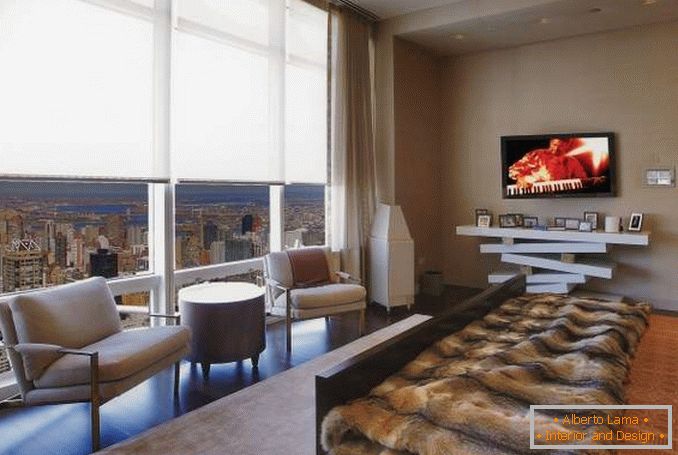 Dizajn spavaće sobe s panoramskim prozorima u gradskom stanu