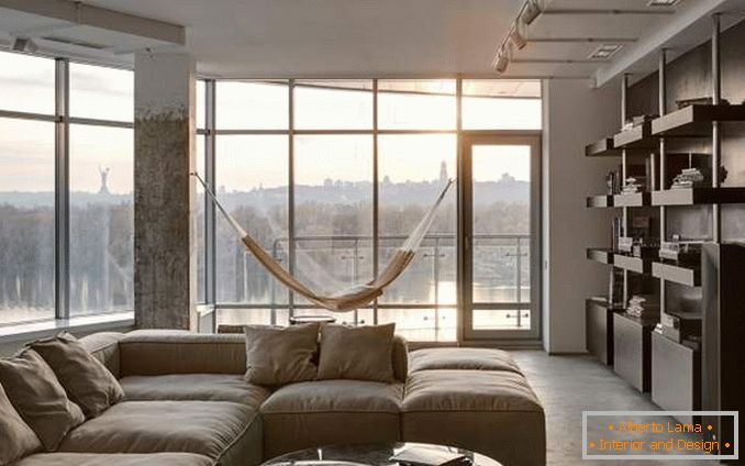 Panoramski prozor u apartmanu - fotografija dizajna dnevne sobe