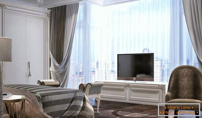 Dizajn spavaće sobe u apartmanu s panoramskim prozorima - unutarnja fotografija