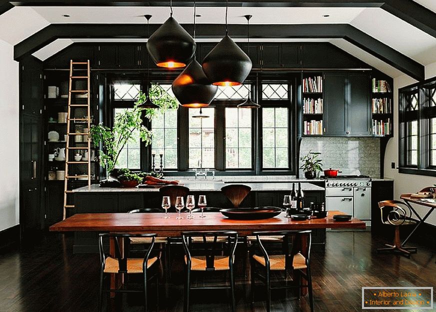 Dizajn namještaja za malu kuhinju u tamnoj boji