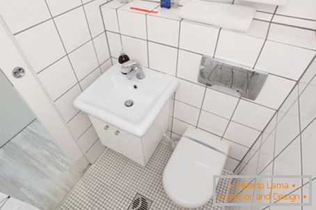Mala kupaonica u bijeloj boji
