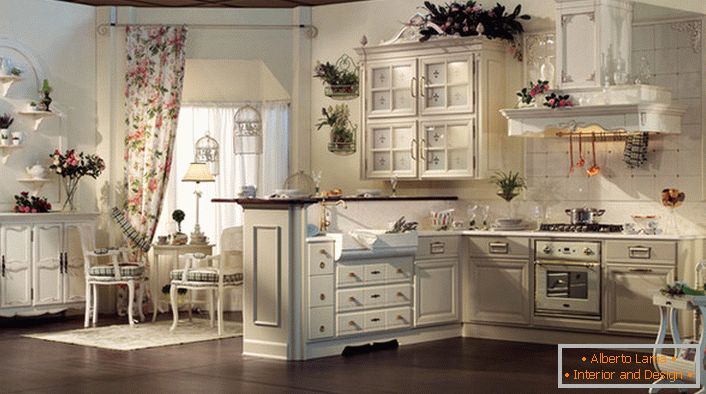 Kuhinja u mediteranskom stilu je san svake ljubavnice, koji cijeni ne samo praktičnost i funkcionalnost, nego i udobnost i coziness.