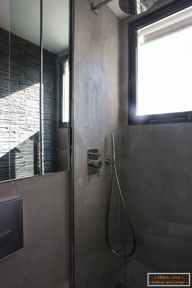 Kupatilo malog studio apartmana