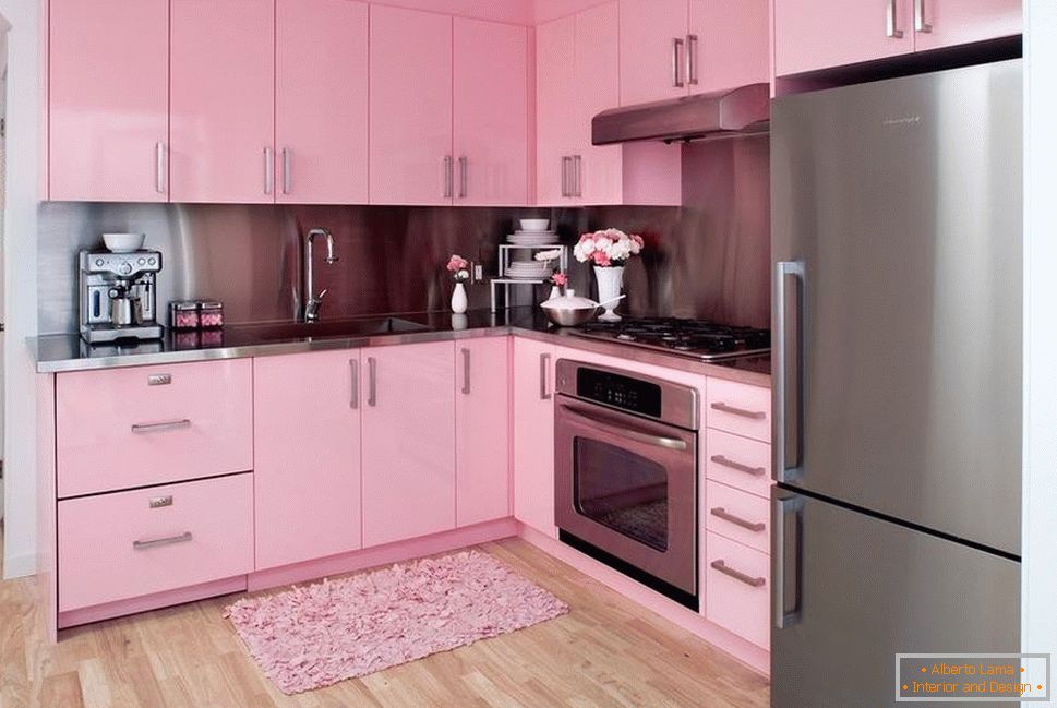 Pink fasade u kuhinji