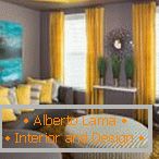 Kombinacija sivih zidova i žutih zavjesa u dnevnoj sobi