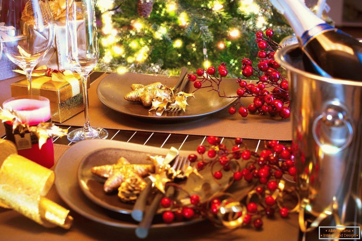 Rowan grane su idealna varijanta dekor novogodišnjeg stola