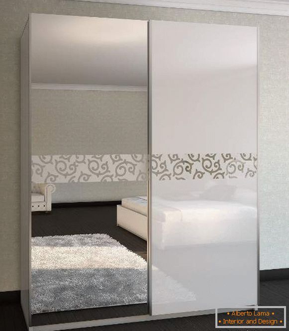 Moderni coupé ormari - foto dizajn u spavaćoj sobi s ogledalom