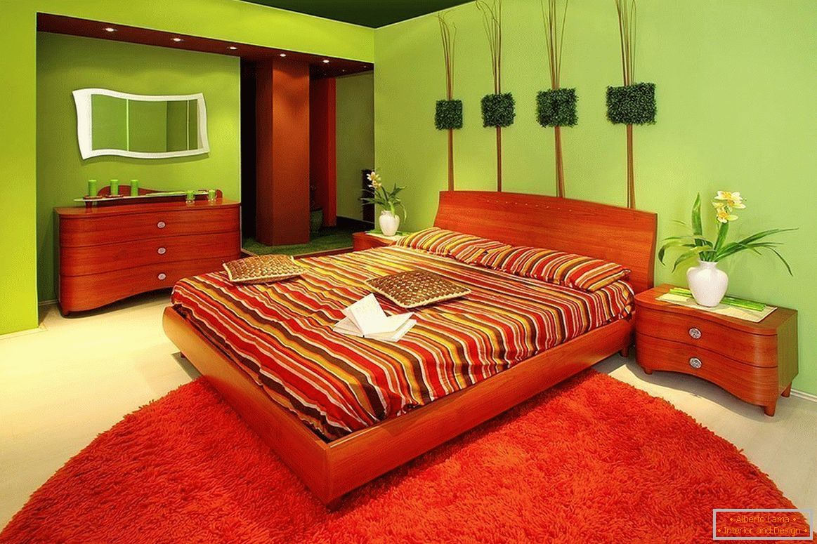 Interijer crvene i zelene spavaće sobe