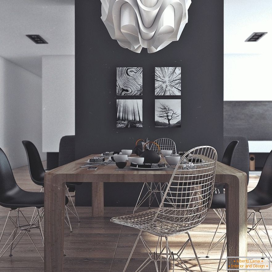 Drveni stol za blagovanje, crne stolice i izvorne slike na crnom zidu