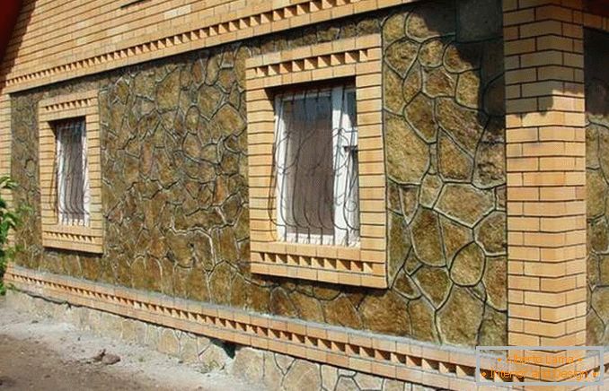 Završetak fasada kuća s prirodnim kamenom