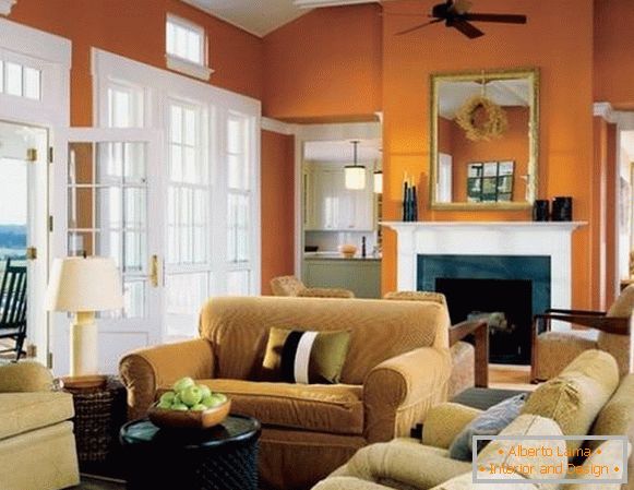 Narančaste zidove u dnevnoj sobi