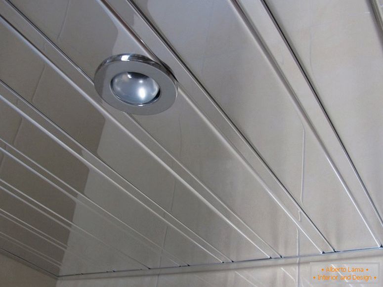 Stropni strop aluminija u kupaonici