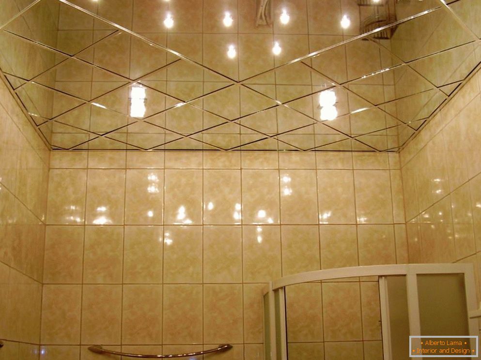 Ogledalo strop u kupaonici