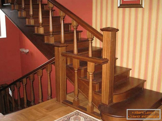 Interijer stubišta u maloj privatnoj kući, фото 8