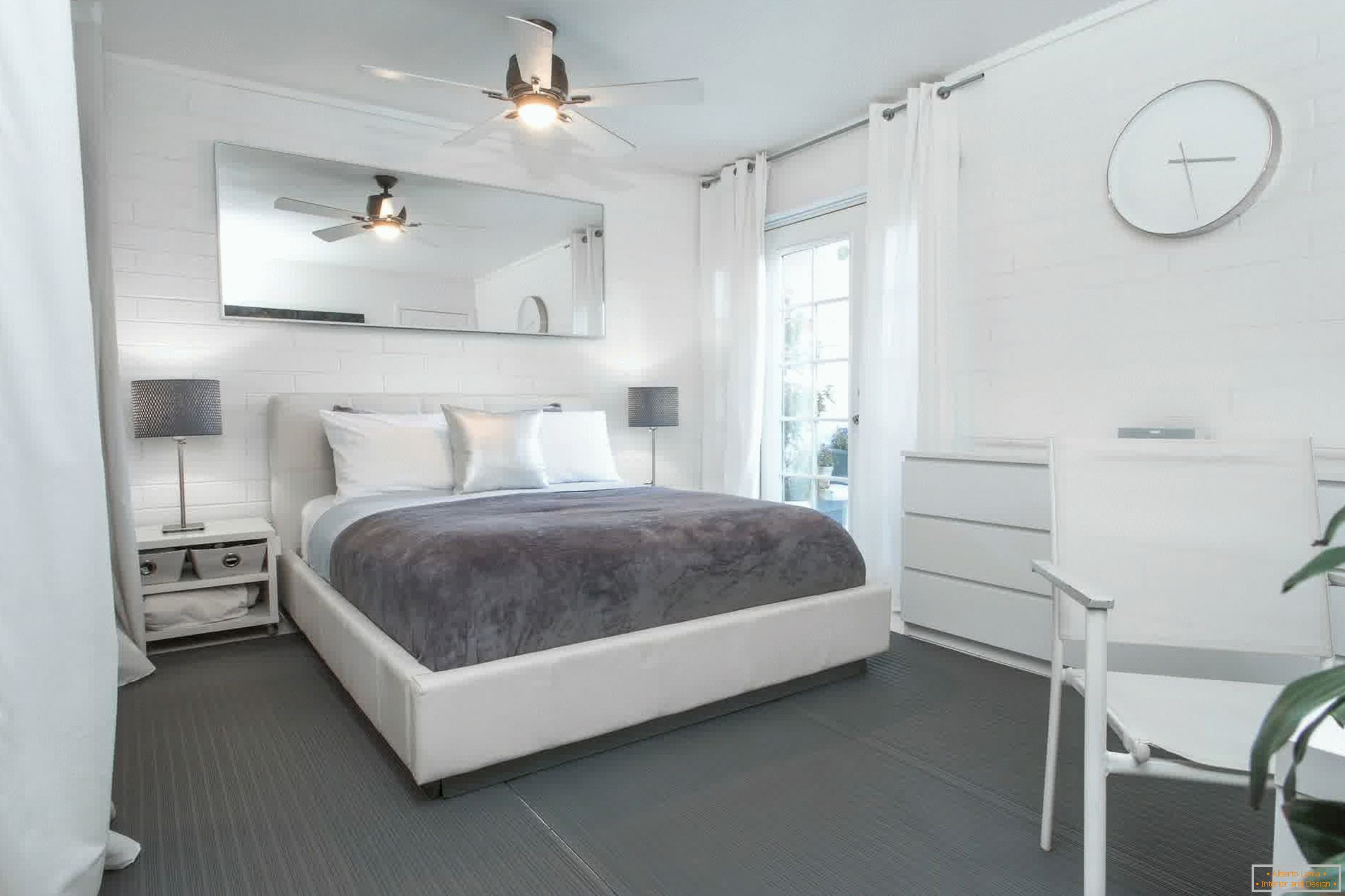 Kombinacija bijele i sive u modernom apartmanu