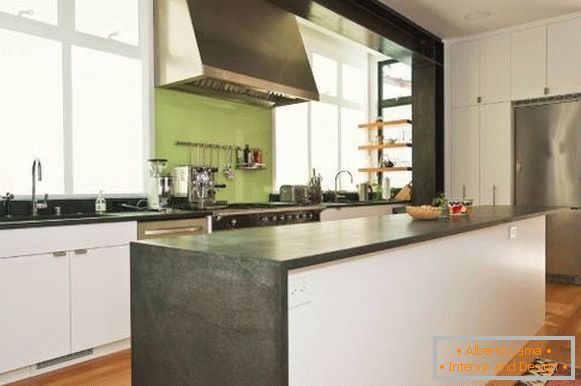 Pregača za kuhinju od stakla - fotografija u dizajnu interijera