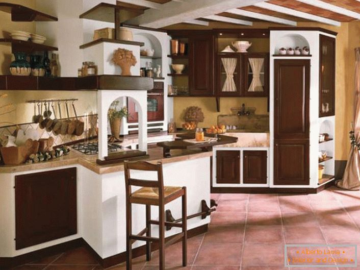 Kuhinja u seoskom stilu u ladanjskoj kući u jednoj od provincija Francuske. Prostrana, svijetla kuhinja je san svake ljubavnice.