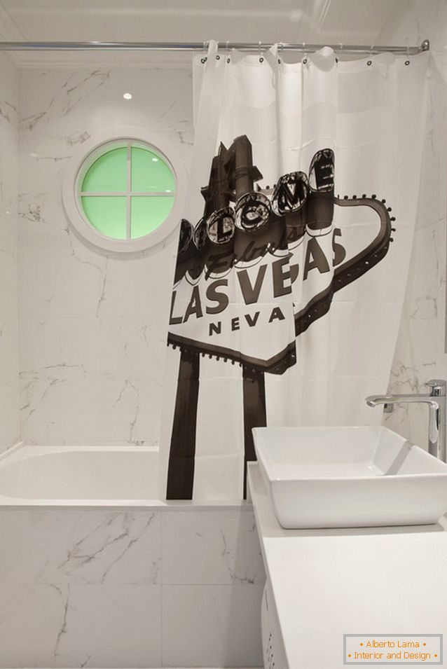 Kupaonica svijetao studio apartmana u Rusiji