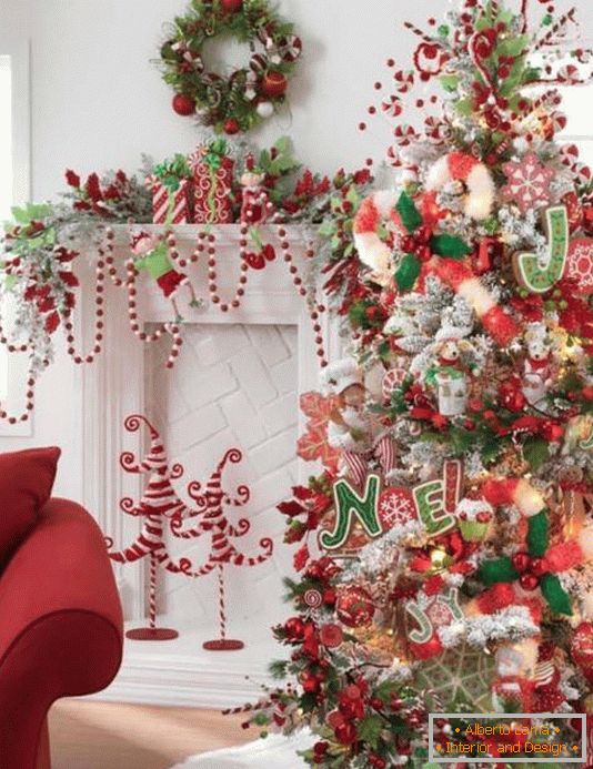 Božićno drvce ukrašavanja-u-vrste-slastice