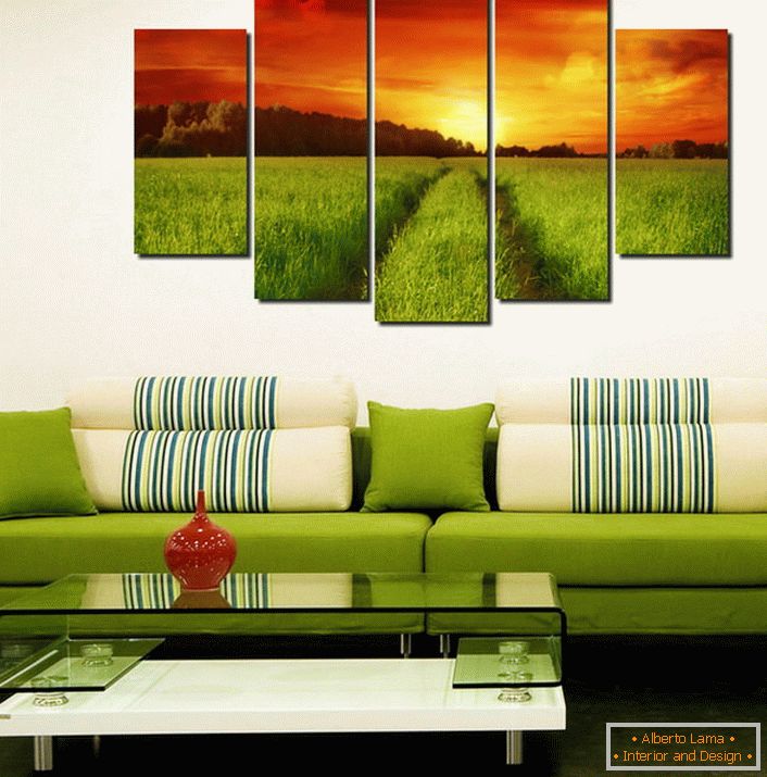 Modularne slike pažljivo odabrane za pojedinačni interijer. Zeleno polje, kako je bilo, nastavlja kauč, usklađeno s tonom.