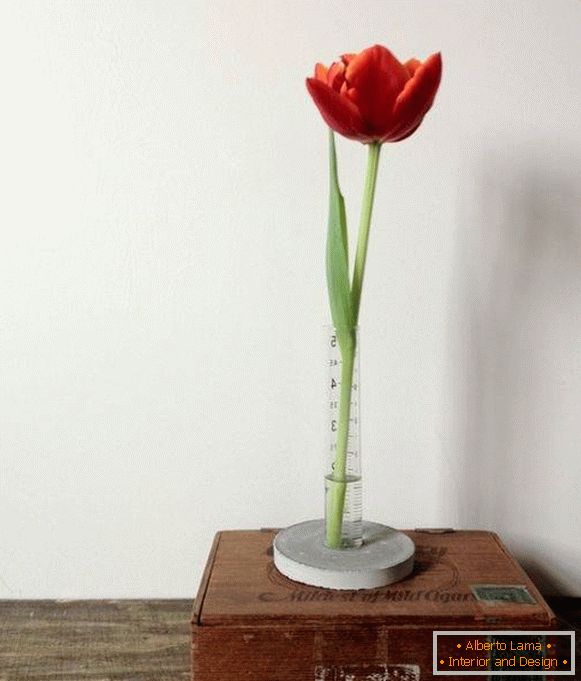 Učinite to sami: moderna vaza od cvijeća
