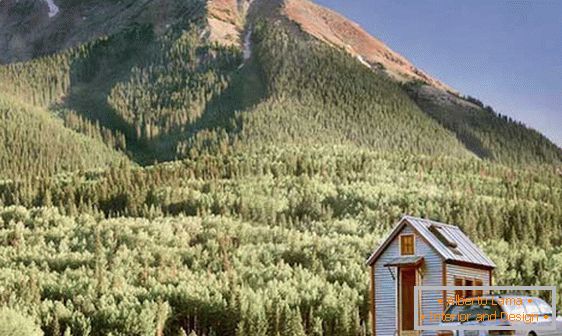 Mikro kuće u podnožju planine