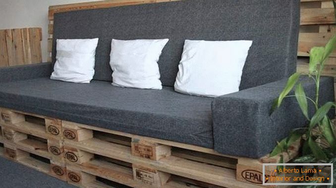 Jednostavna kauč od drvenih paleta